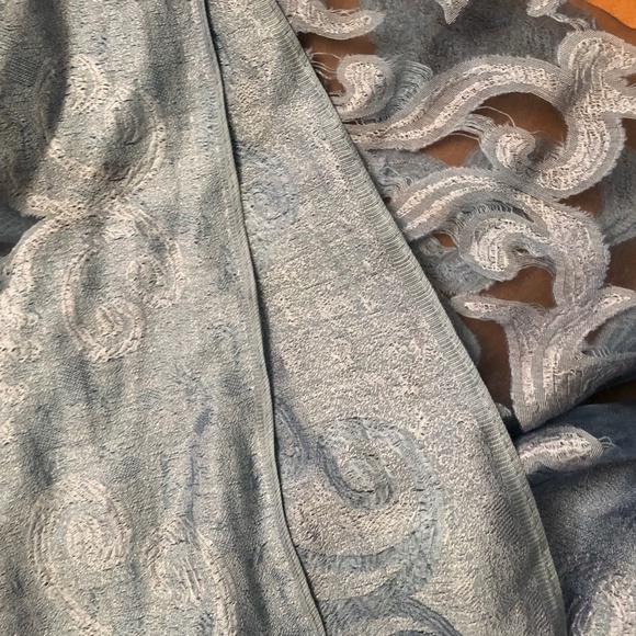 Light Blue Pashmina - Never Worn - Picture 4 of 5